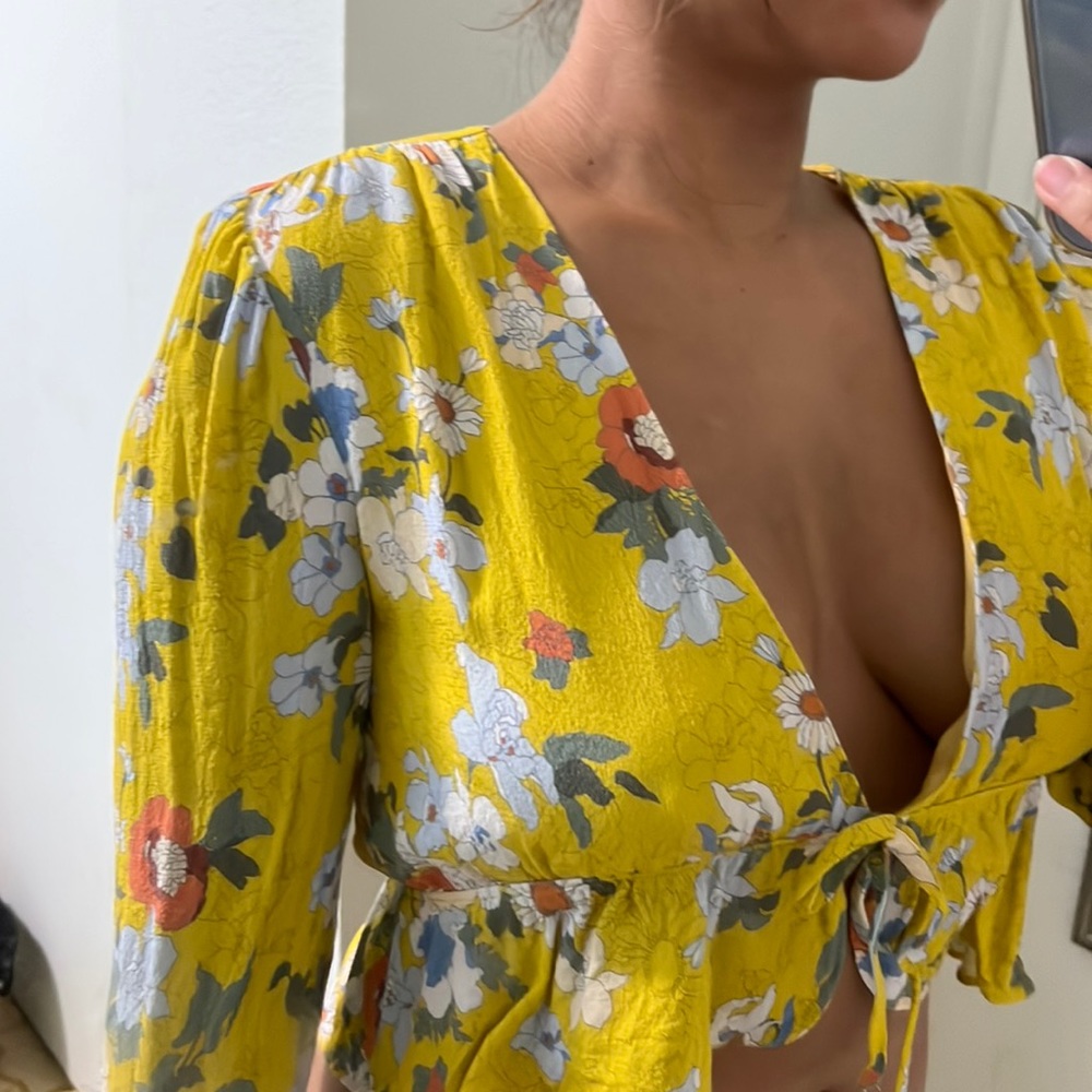 ARITZIA FLORAL TOP